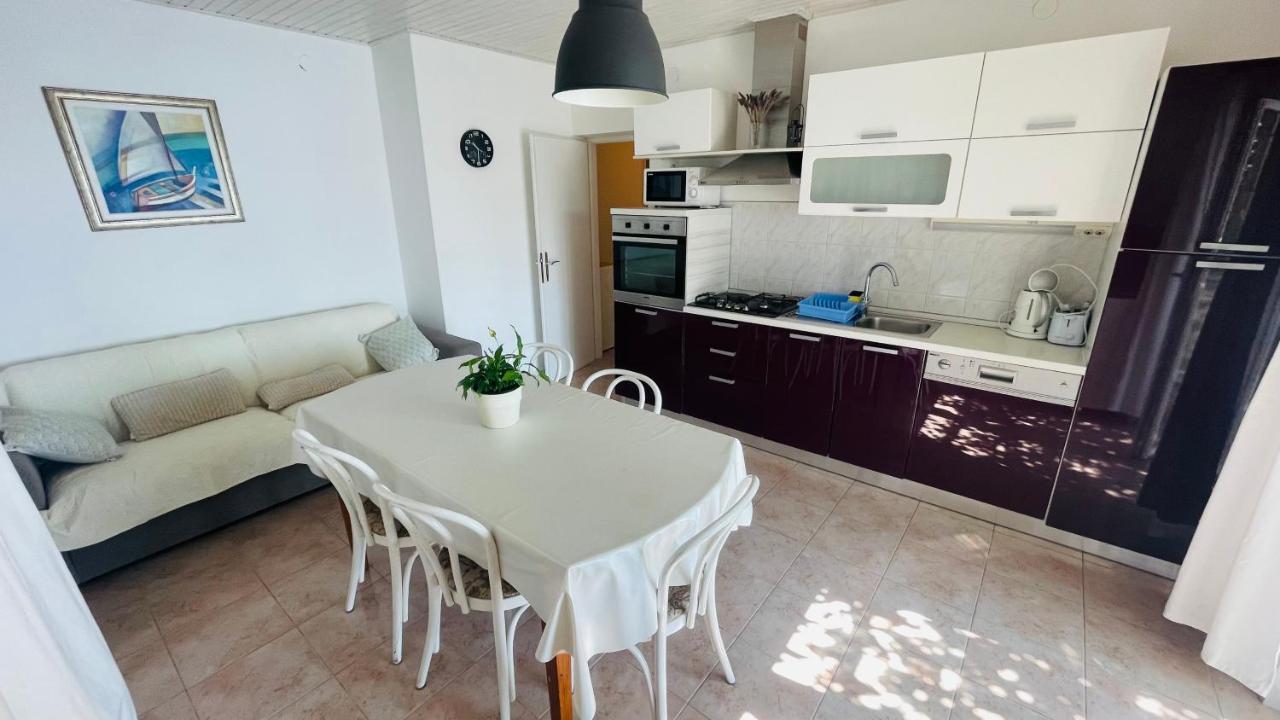 Apartments Danijela ลุมบาร์ดา ภายนอก รูปภาพ