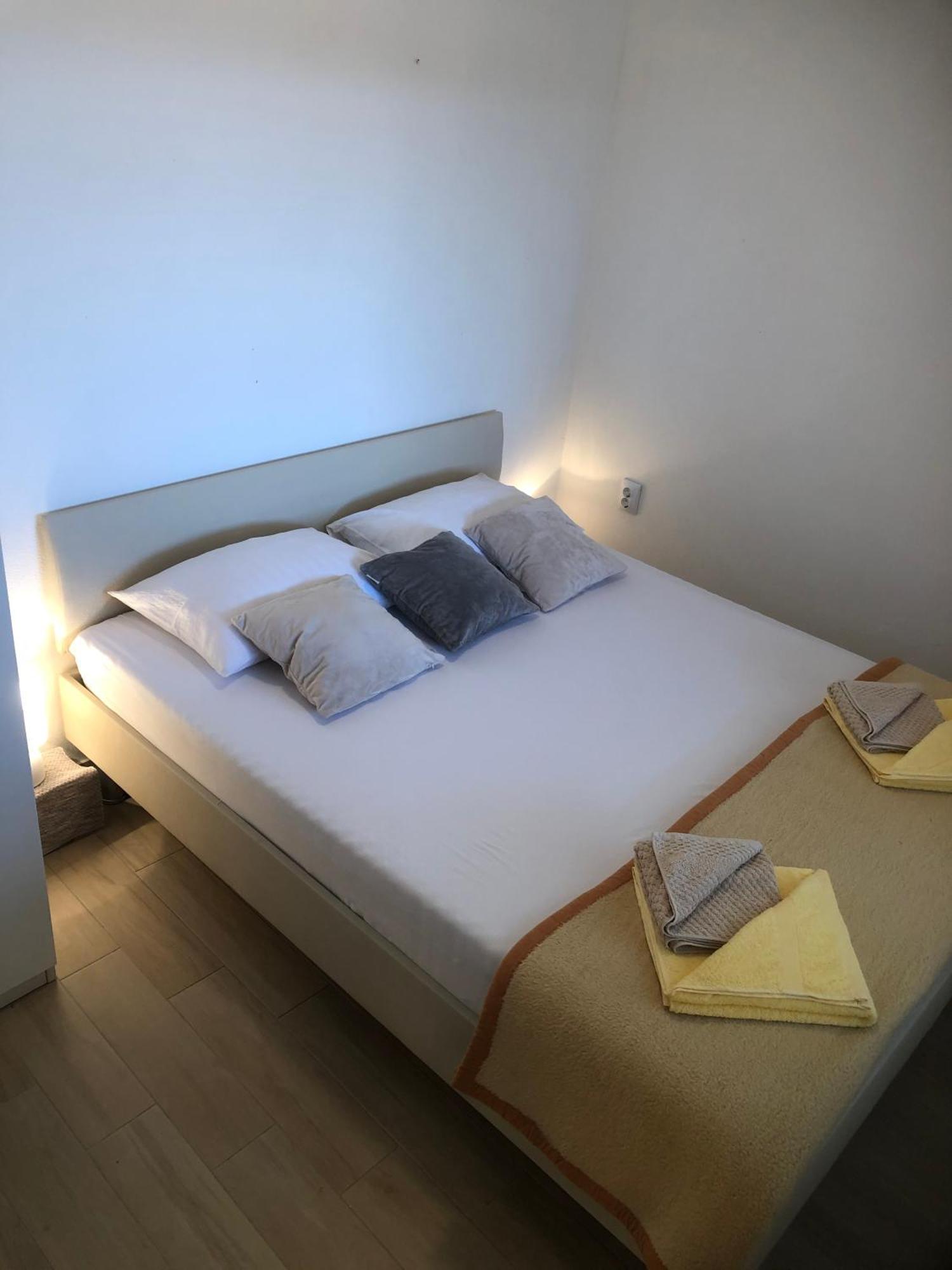 Apartments Danijela ลุมบาร์ดา ห้อง รูปภาพ